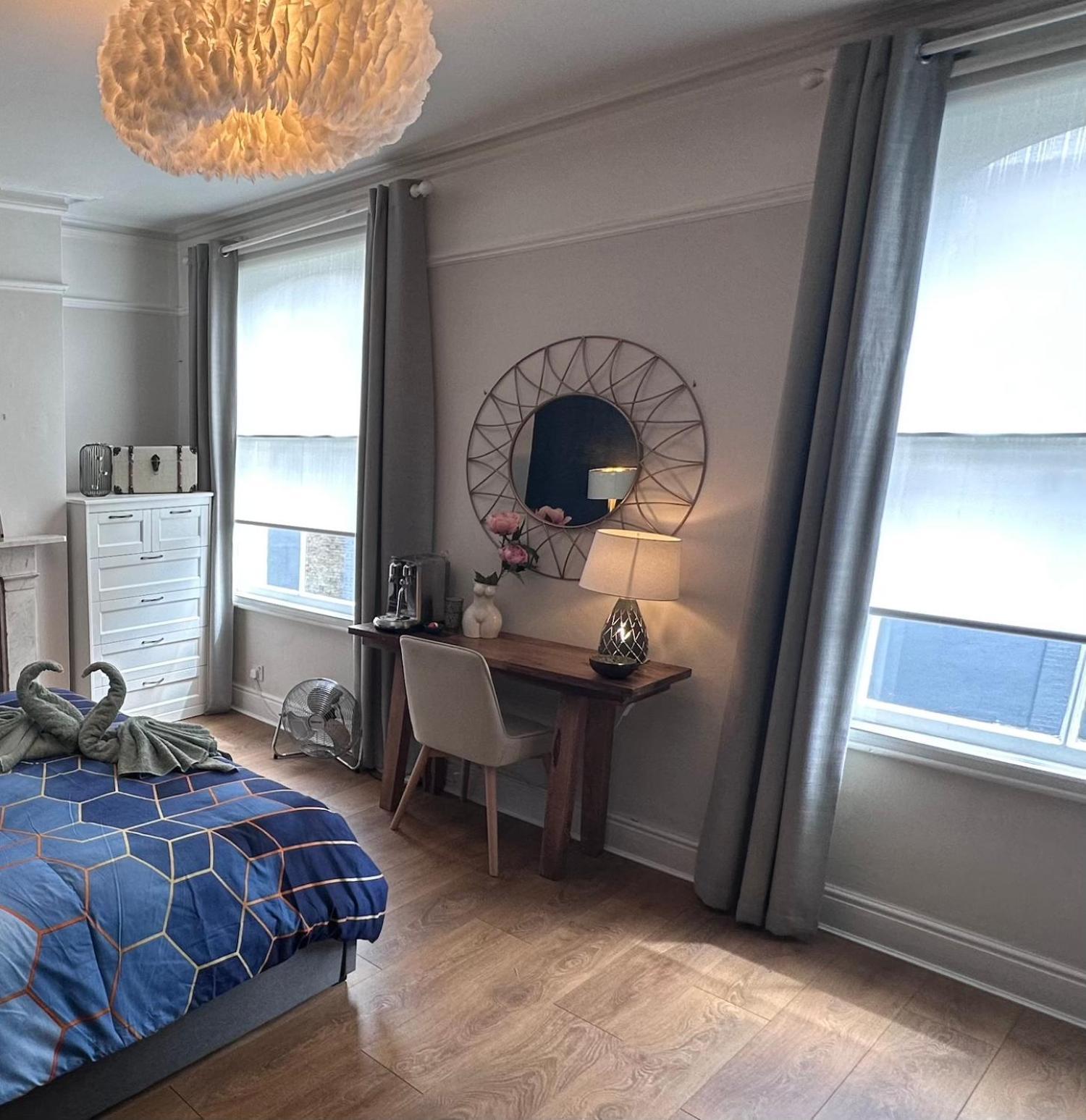 Large Bedroom In Beautiful House ロンドン エクステリア 写真
