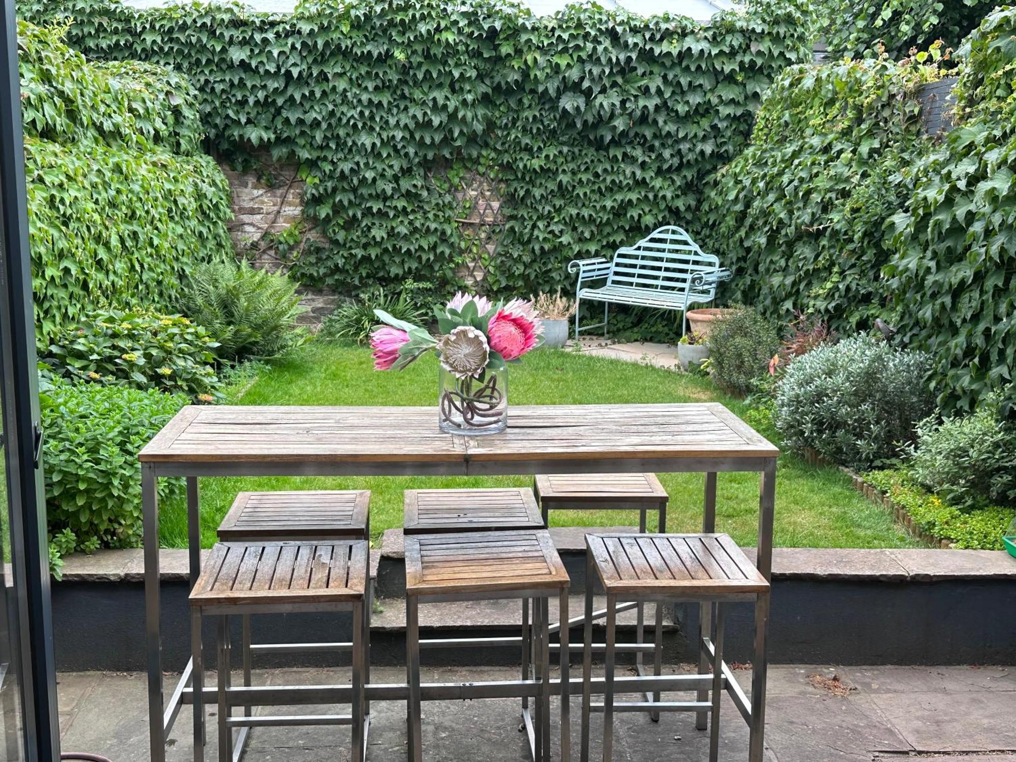 Large Bedroom In Beautiful House ロンドン エクステリア 写真